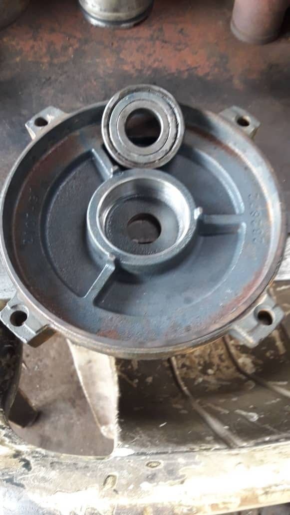 Penutup hujung motor